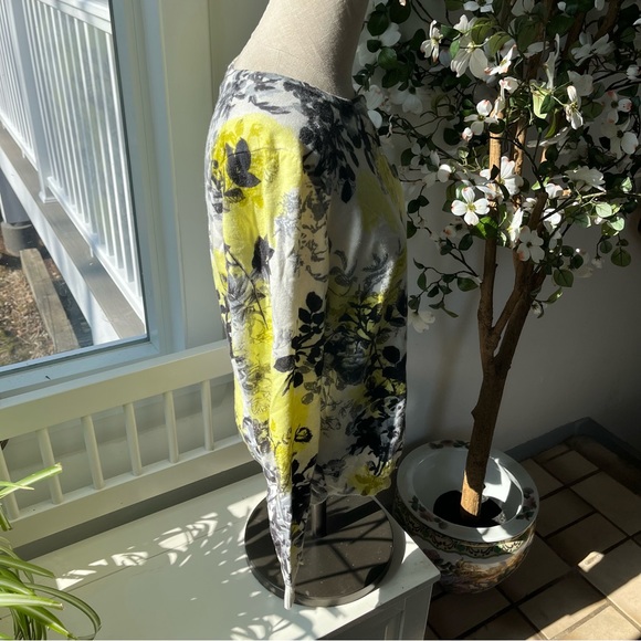 Lord & Taylor Abstract Pattern Fall Cardigan, Size XL - Picture 3 of 12